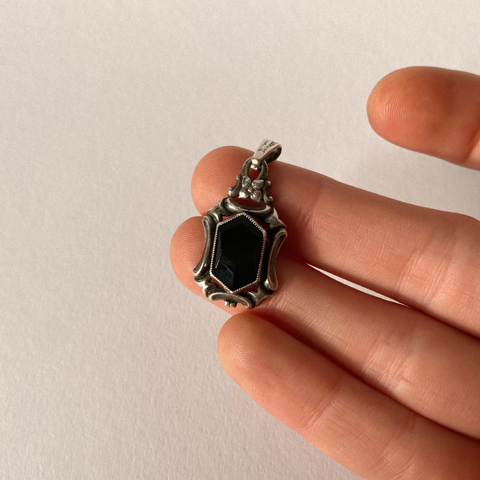 antique pendant Bea