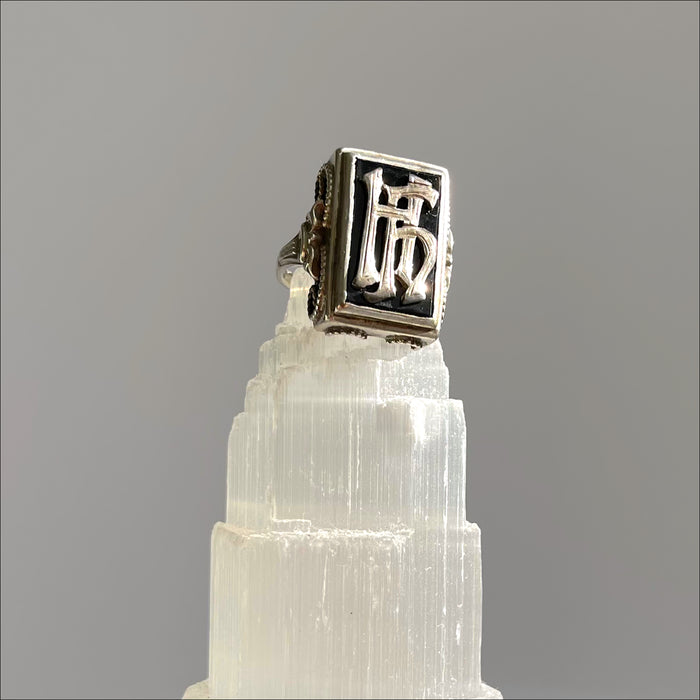 antique ring Erra