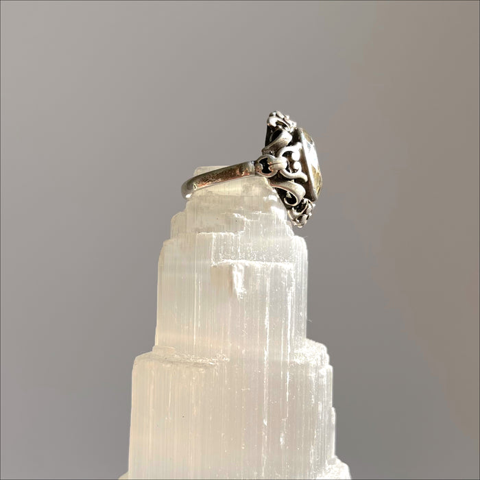 antique ring Hila